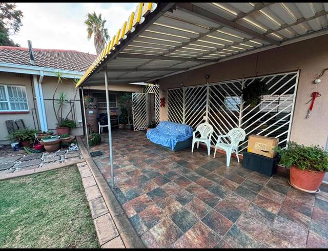 4 BEDROOM HOUSE FOR SALE IN GLEN MARAIS
